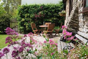 Rafters Cottage garden and seating